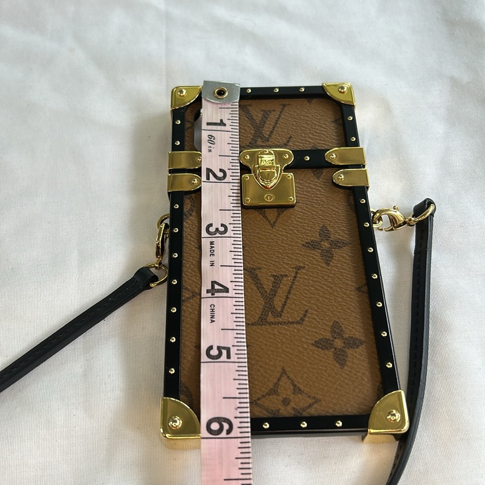 Louis Vuitton Trunk Reverse Monogram IPhone X Phone Case With Strap - Picture 13 of 14